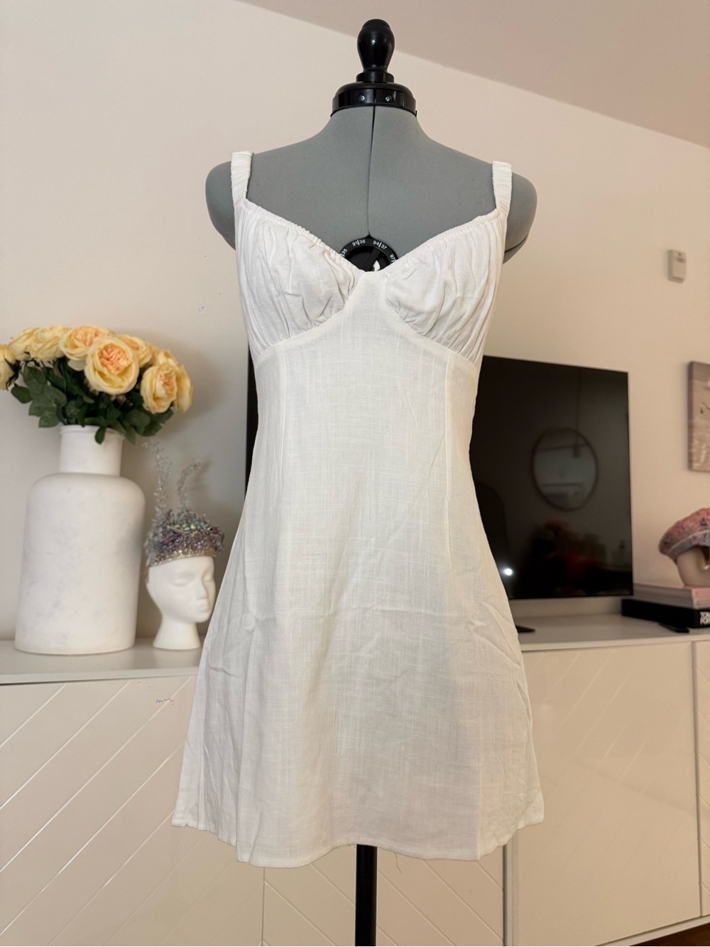 Sky to Moon White Linen Blend Open Back Mini Dress M